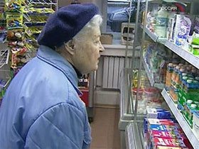Пенсионерка в магазине. Фото: с сайта vesti.ru
