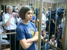 Надежда Толоконникова на суде. Фото группы "Война" из "Твиттера"