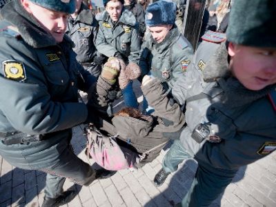 задержание Надежкиной (Фото: martin.livejournal.com)