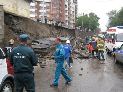 Обрушение подпорной стены в Красноярске. Фото с сайта topnews24.ru