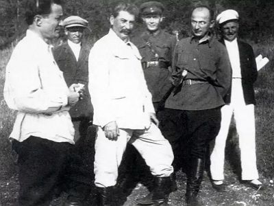 Сталин, Берия и свита. Источник - http://www.writeonnewjersey.com/