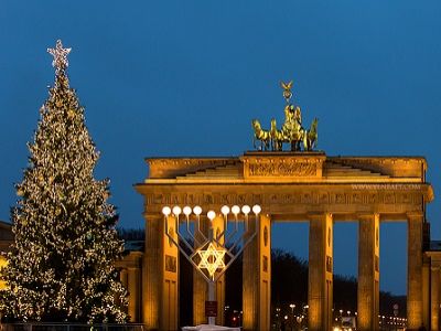 Берлин. Менора и рождественская елка у Бранденбургских ворот. Источник - www.flickr.com