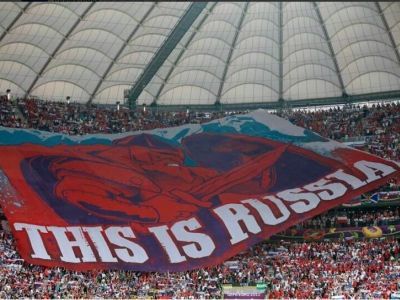 "Это Россия": фанаты вывесили баннер на матче с Англией. Источник: http://quick-news.ru