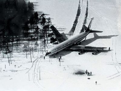 Подбитый южнокорейский "Боинг-707" на льду Корпиярви. Публикуется в www.facebook.com/babchenkoa