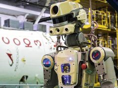 Человекоподобный робот Федор готовится к полету корабля 