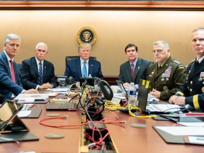 Президент Трамп наблюдает за операцией по ликвидации лидера ИГ в ситуационной комнате. Фото: twitter.com/Scavino45