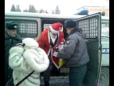 Задержание Деда Мороза. Фото: youtube.com