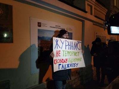 Пикеты в поддержку журналиста Абдулмумина Гаджиева