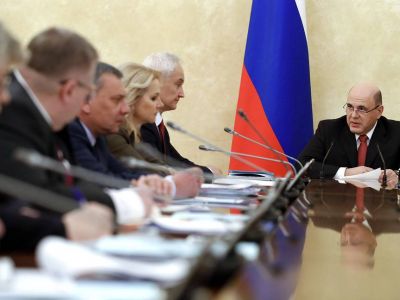Премьер-министр РФ Михаил Мишустин (справа). Фото: Дмитрий Астахов/POOL/ТАСС