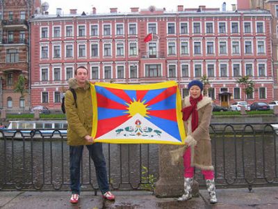 Пикет в поддержку тибетского народа напротив генконсульства КНР (Санкт-Петербург). Фото: savetibet.ru