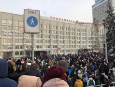 Акция протеста в поддержку Алексея Навального 23 января у мэрии Красноярска. Фото: Александра Симутина/ngs24.ru