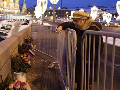 Мемориал Немцова на Большом Москворецком мосту. Фото: Евгений Вектин / Znak.com