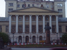Школа имени Гнесиных. Фото с сайта esik-matrosik.narod.ru 
