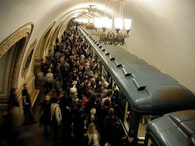 Толпы в метро, Москва