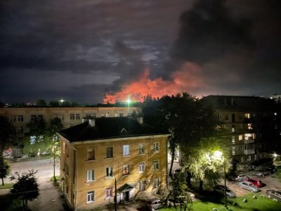 Последствия атаки дронов на аэропорт в Пскове, ночь с 29 на 30.08.23. Фото: t.me/astrapress